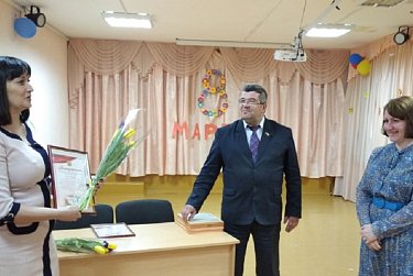 Оксана Набатчикова поздравила педагогов